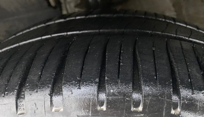 2016 Mahindra Kuv100 K8 D 5 STR, Diesel, Manual, 63,991 km, Left Front Tyre Tread