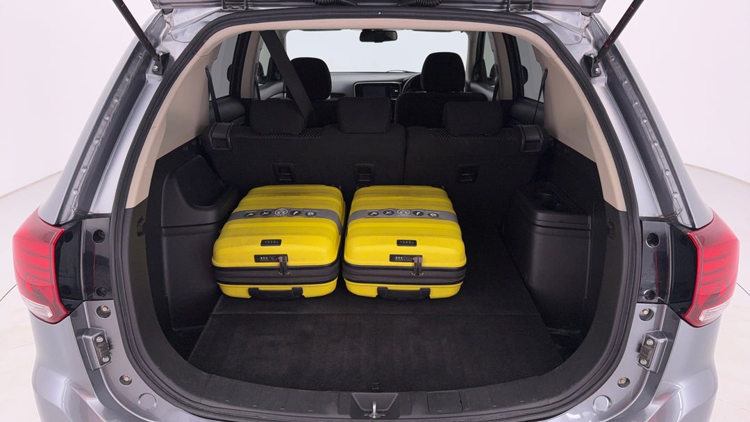 2015 Mitsubishi Outlander Xls (4x2), Automatic, 98880 km, Boot Inside View with Luggage