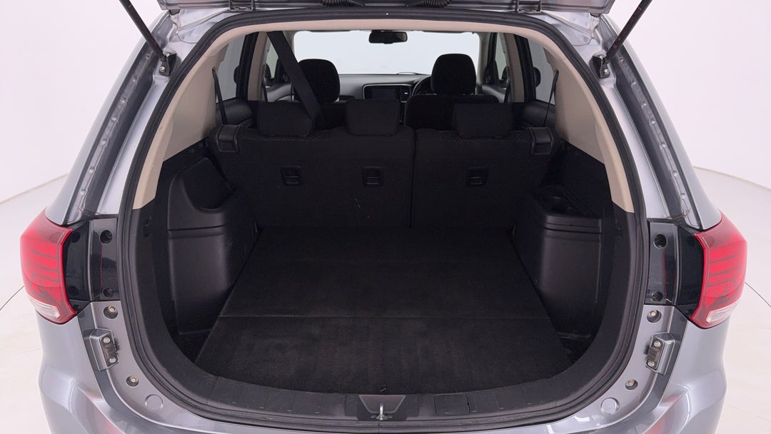 2015 Mitsubishi Outlander Xls (4x2), Automatic, 98880 km, Boot Inside View
