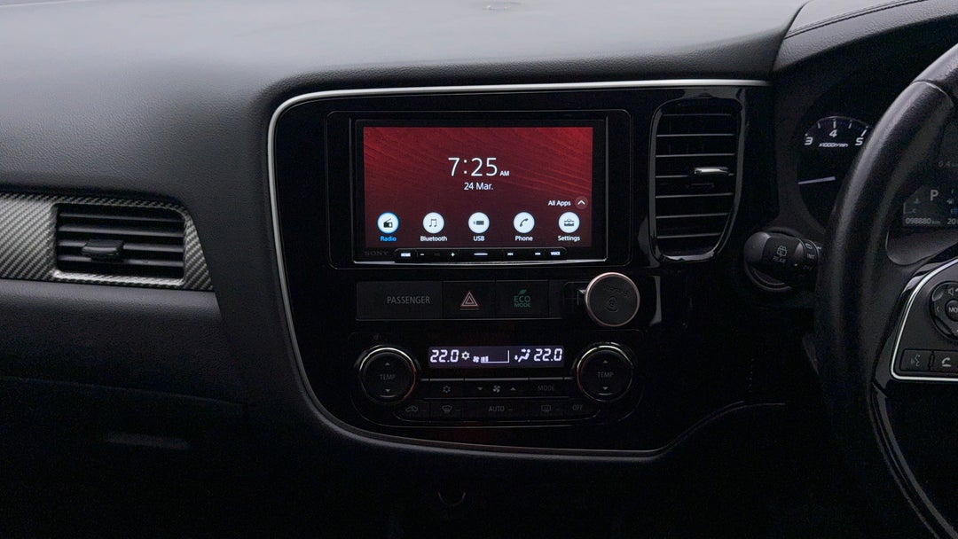 2015 Mitsubishi Outlander Xls (4x2), Automatic, 98880 km, Center Console