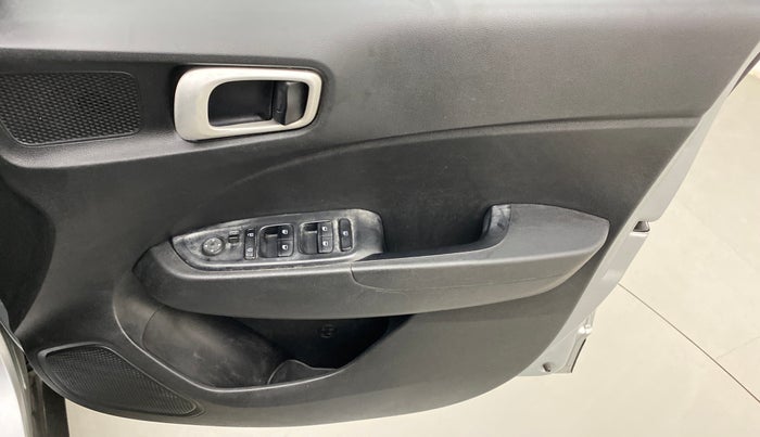 2019 Hyundai VENUE S 1.2, Petrol, Manual, 58,966 km, Driver Side Door Panels Control