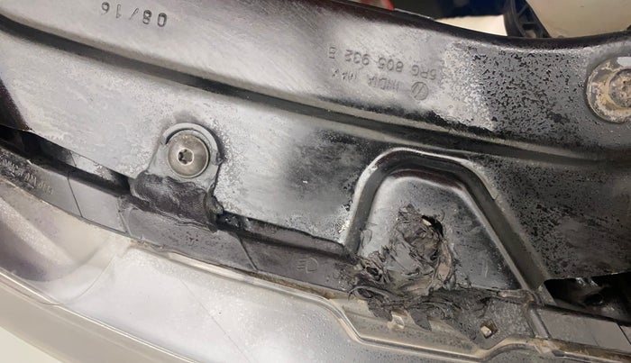 2014 Volkswagen Polo HIGHLINE1.2L, Petrol, Manual, 96,061 km, Right headlight - Clamp has minor damage