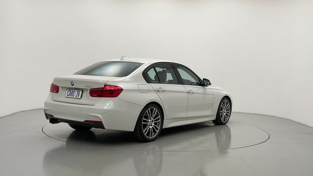 Right Back Diagonal (45- Degree) View