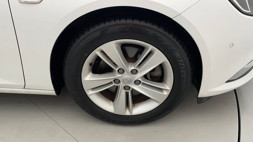 2017 Holden Commodore Lt, Automatic, 99139 km, Right Front Wheel