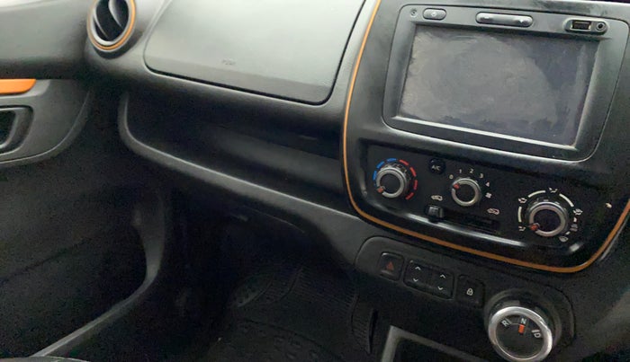 2018 Renault Kwid CLIMBER 1.0 AMT, Petrol, Automatic, 1,19,348 km, Dashboard - Glove box cover not functional