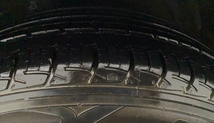 2018 Maruti Ciaz ZETA 1.5 SHVS MT PETROL, Petrol, Manual, 15,940 km, Left Front Tyre Tread
