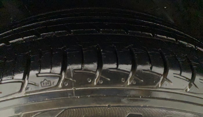 2018 Maruti Ciaz ZETA 1.5 SHVS MT PETROL, Petrol, Manual, 15,940 km, Left Rear Tyre Tread