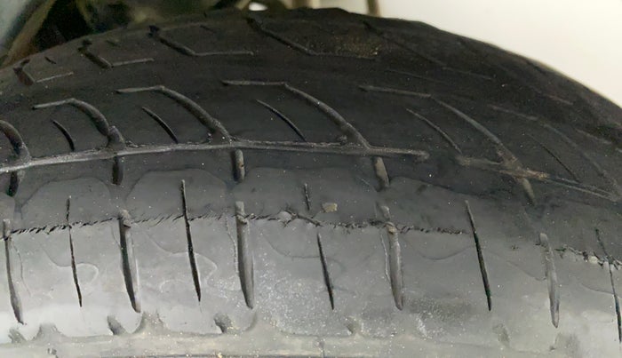2010 Maruti A Star LXI, Petrol, Manual, 18,589 km, Left Rear Tyre Tread