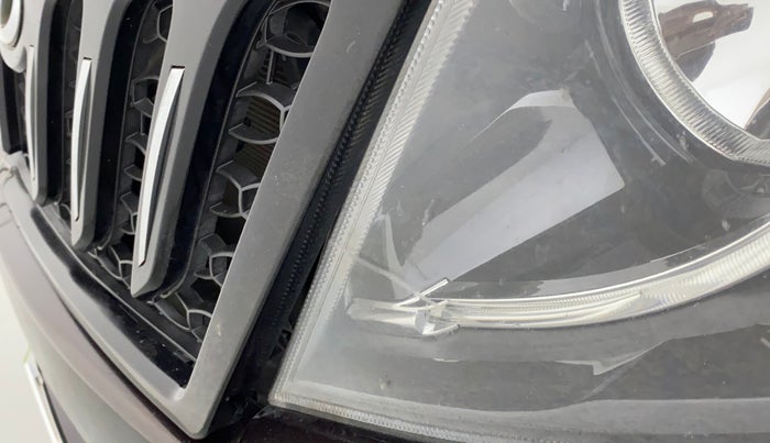 2017 Mahindra XUV500 W10 AT, Diesel, Automatic, 97,803 km, Left headlight - Minor scratches