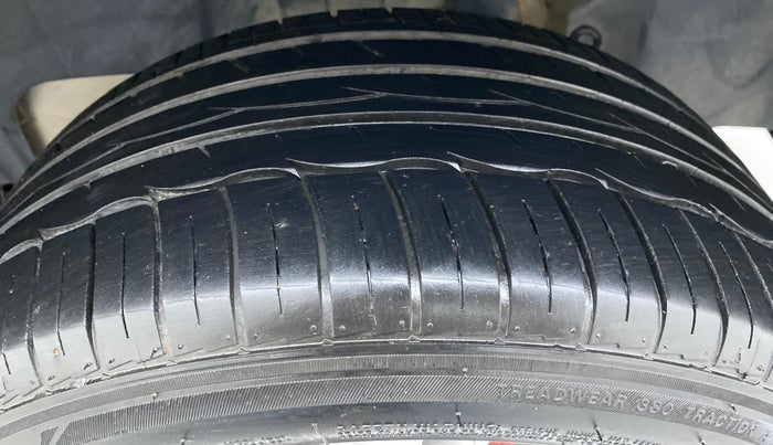 2020 Maruti Swift VXI D, Petrol, Manual, 55,626 km, Left Rear Tyre Tread