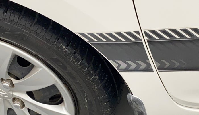 2011 Hyundai Eon MAGNA O, Petrol, Manual, 70,508 km, Left fender - Graphic sticker