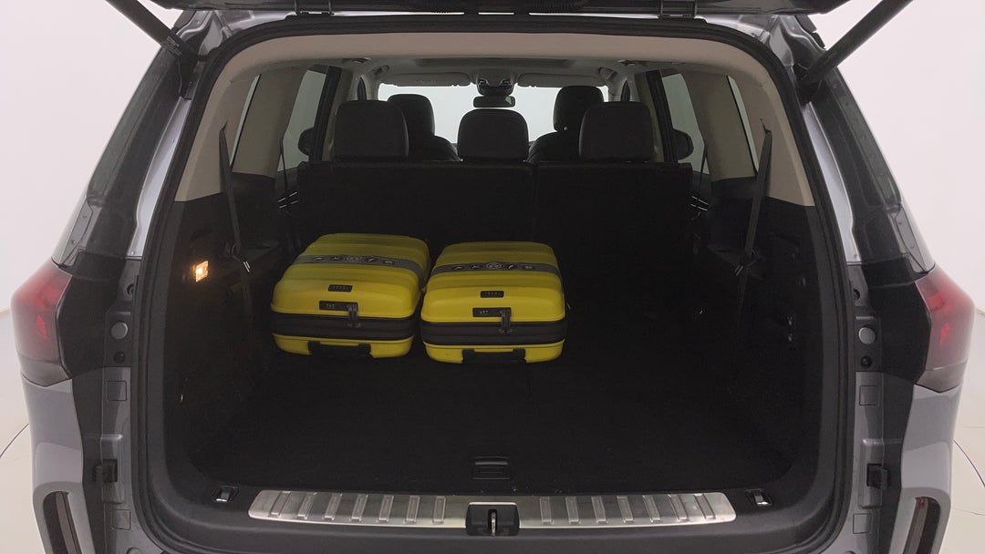 2022 LDV D90 Executive (4wd) D20, Automatic, 34783 km, Boot Inside View with Luggage