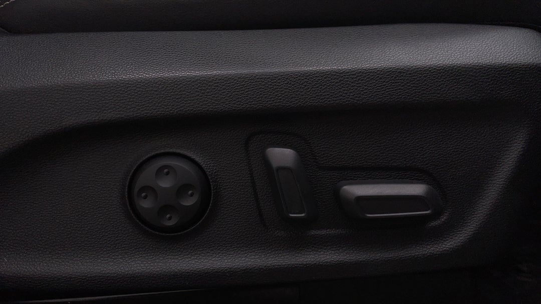 2022 LDV D90 Executive (4wd) D20, Automatic, 34783 km, Drivers Side Adjustment Panel