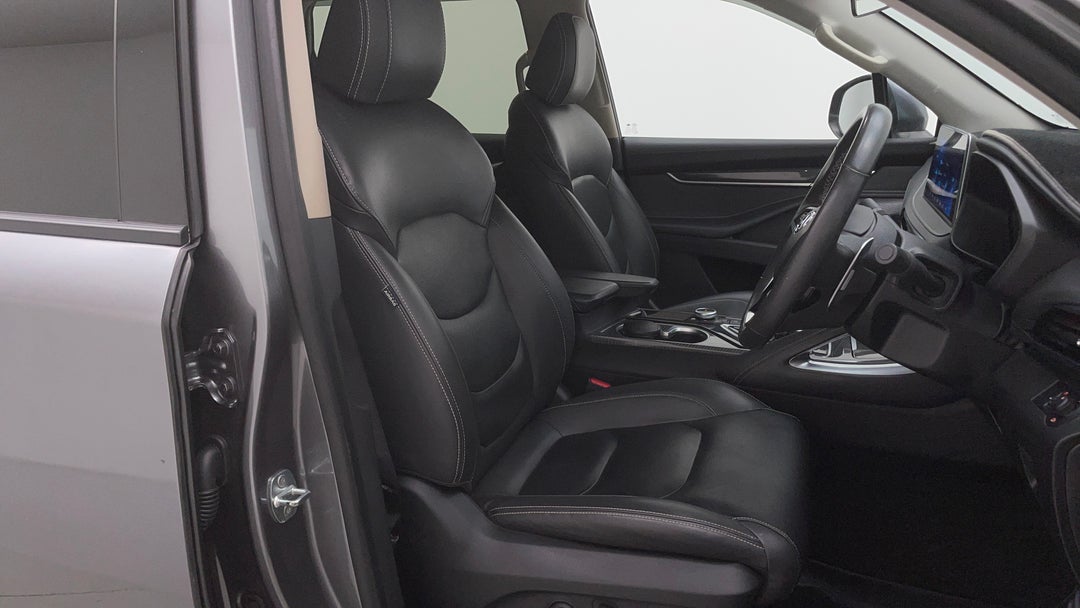 2022 LDV D90 Executive (4wd) D20, Automatic, 34783 km, Right Side Front Door Cabin View