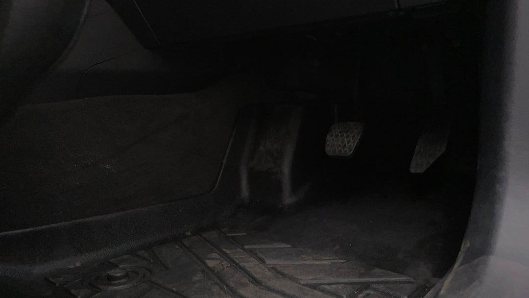 2022 LDV D90 Executive (4wd) D20, Automatic, 34783 km, Pedals and Footmat