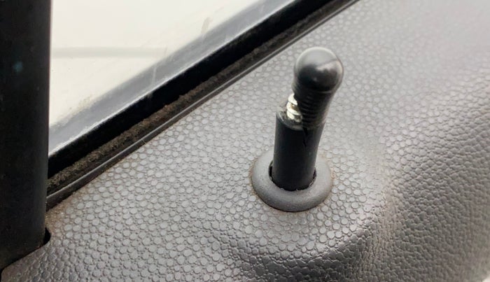 2017 Maruti Alto 800 LXI, Petrol, Manual, 14,934 km, Lock system - Door lock knob has minor damage
