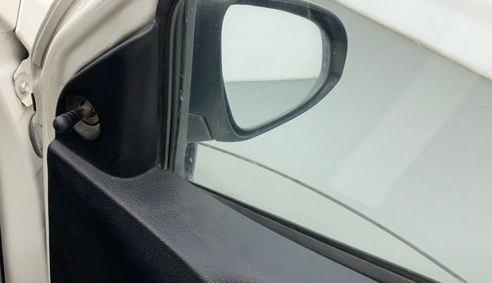 2014 Toyota Etios CROSS 1.4 VD, Diesel, Manual, 84,423 km, Right rear-view mirror - ORVM knob broken and not working