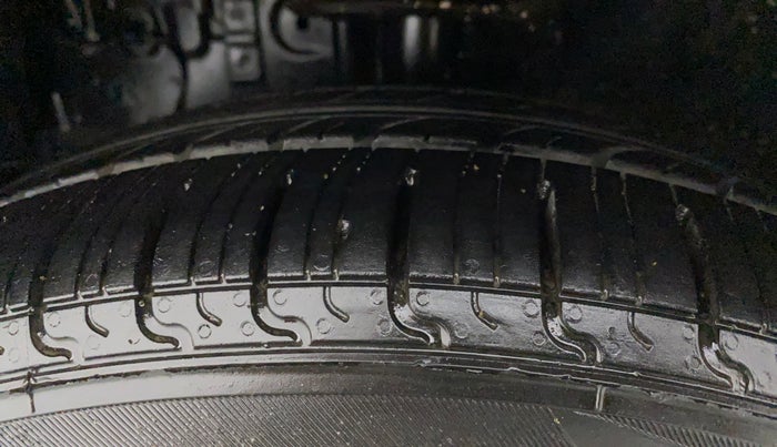 2014 Toyota Etios CROSS 1.4 VD, Diesel, Manual, 84,423 km, Left Front Tyre Tread