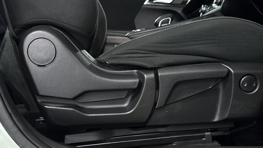 2023 Mitsubishi Outlander Es 7 Seat (2WD), Automatic, 51642 km, Drivers Side Adjustment Panel