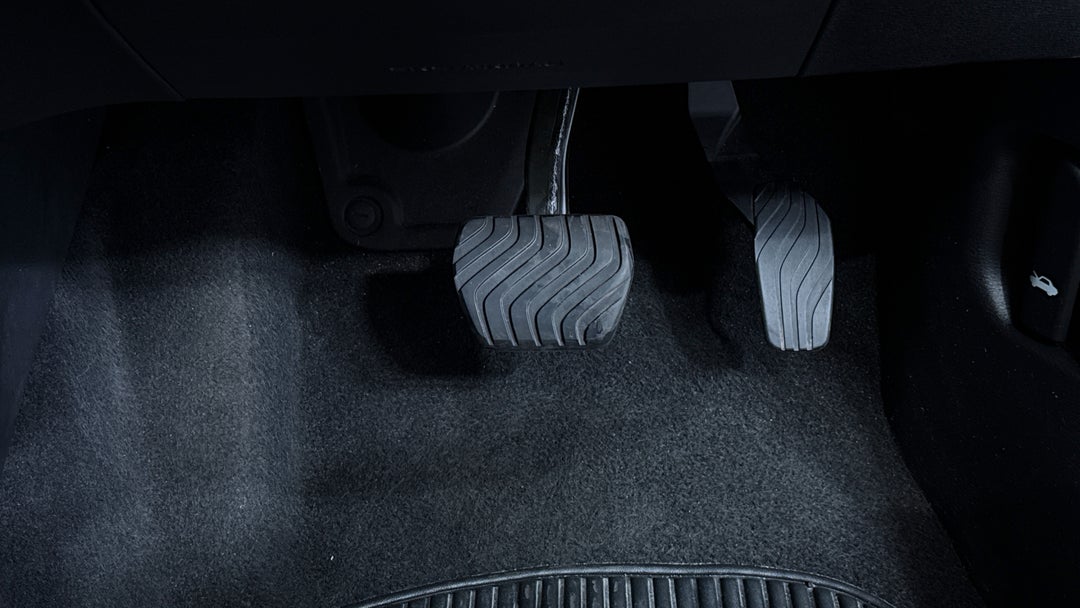 2023 Mitsubishi Outlander Es 7 Seat (2WD), Automatic, 51642 km, Pedals and Footmat