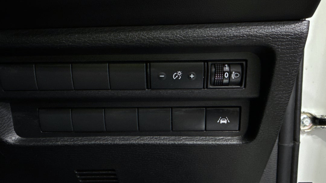 2023 Mitsubishi Outlander Es 7 Seat (2WD), Automatic, 51642 km, Utility Switches/Buttons