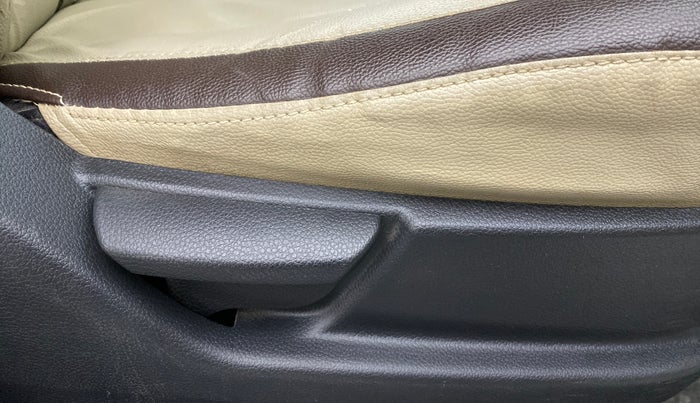 2013 Hyundai Eon ERA PLUS, Petrol, Manual, 63,640 km, Driver Side Adjustment Panel