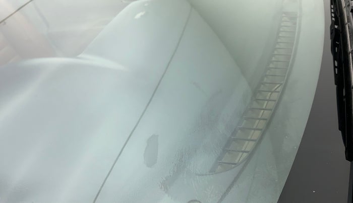 2017 Maruti Ciaz SIGMA 1.4 MT PETROL, Petrol, Manual, 40,404 km, Front windshield - Minor spot on windshield