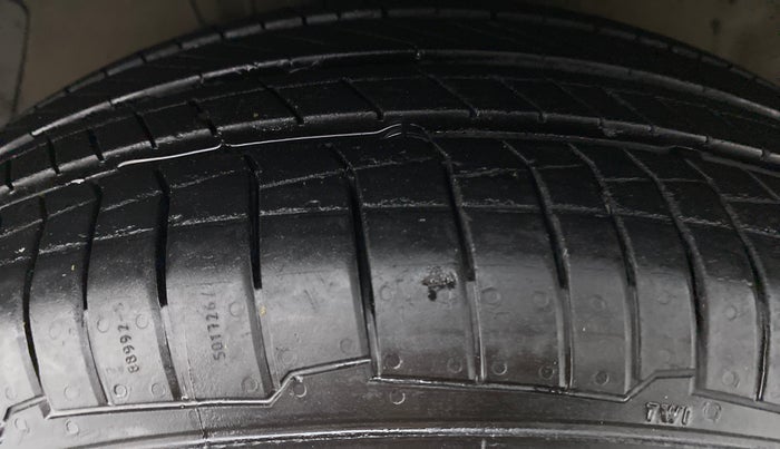 2013 Hyundai i20 SPORTZ 1.2, Petrol, Manual, 82,360 km, Left Front Tyre Tread