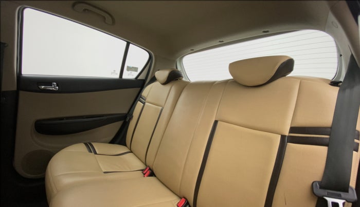 2013 Hyundai i20 SPORTZ 1.2, Petrol, Manual, 82,360 km, Right Side Rear Door Cabin