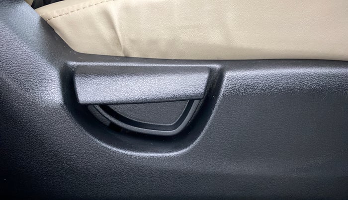 2019 Hyundai NEW SANTRO ERA 1.1, Petrol, Manual, 11,509 km, Driver Side Adjustment Panel