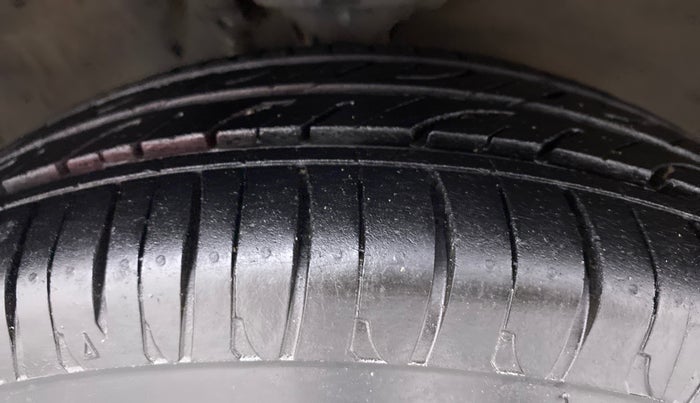 2014 Maruti Alto K10 VXI P, Petrol, Manual, 35,591 km, Right Front Tyre Tread