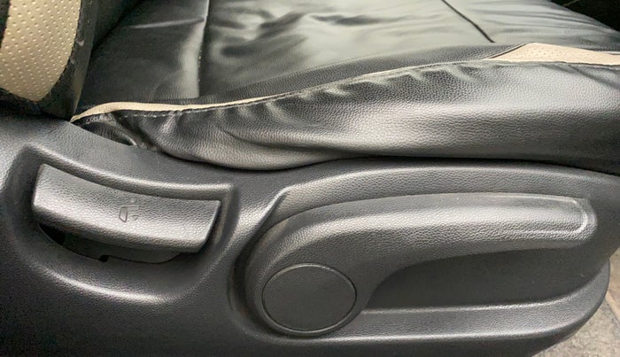 2016 Hyundai Elite i20 ASTA 1.2, Petrol, Manual, 28,692 km, Driver Side Adjustment Panel