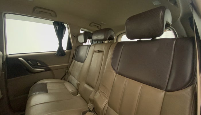 2014 Mahindra XUV500 W8, Diesel, Manual, 72,291 km, Right Side Rear Door Cabin