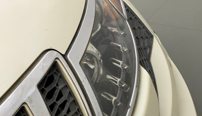 2014 Mahindra XUV500 W8, Diesel, Manual, 72,291 km, Left headlight - Faded