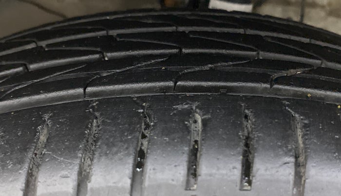 2015 Honda City SV MT PETROL, Petrol, Manual, 73,102 km, Left Front Tyre Tread