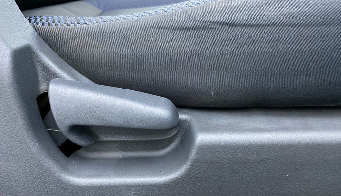 2011 Maruti Wagon R 1.0 VXI, Petrol, Manual, 76,193 km, Driver Side Adjustment Panel