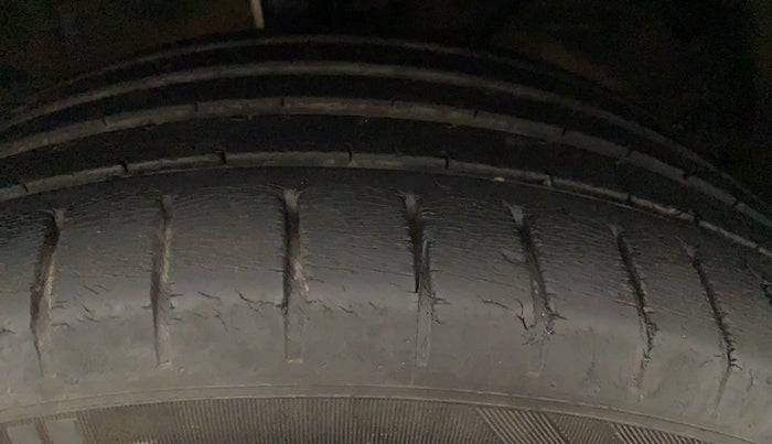 2016 Maruti Baleno ALPHA PETROL 1.2, Petrol, Manual, 51,409 km, Right Front Tyre Tread