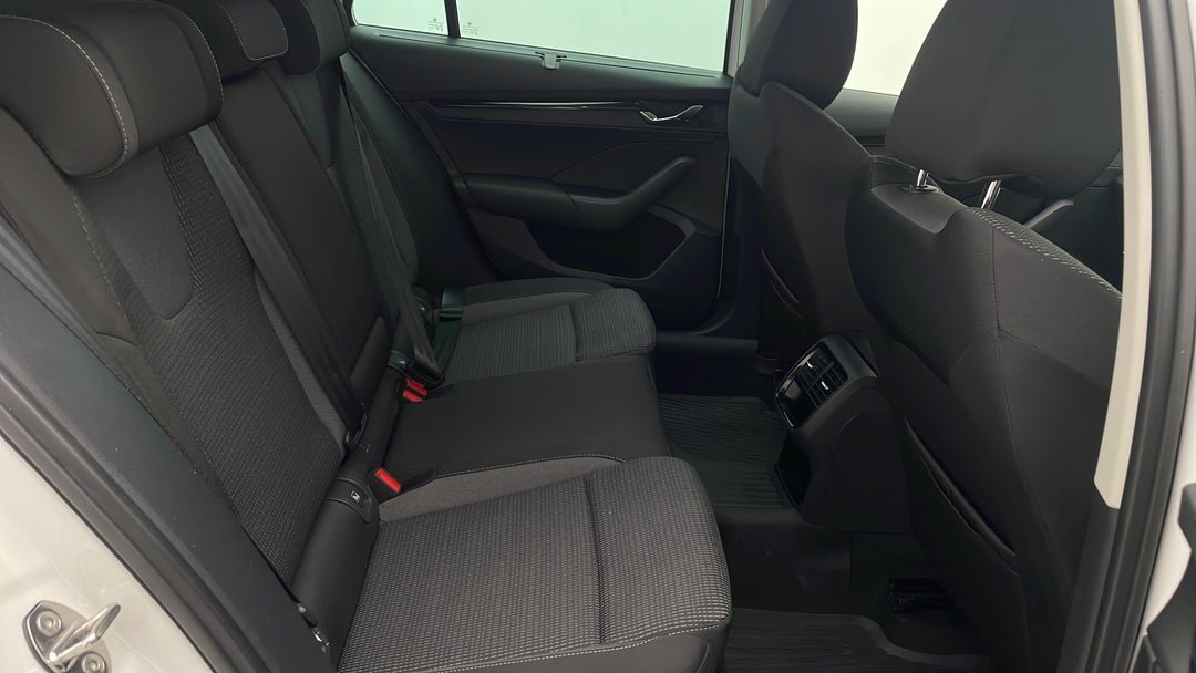 2021 SKODA Octavia 110 Tsi Ambition, Automatic, 14490 km, Right Side Rear Door Cabin View