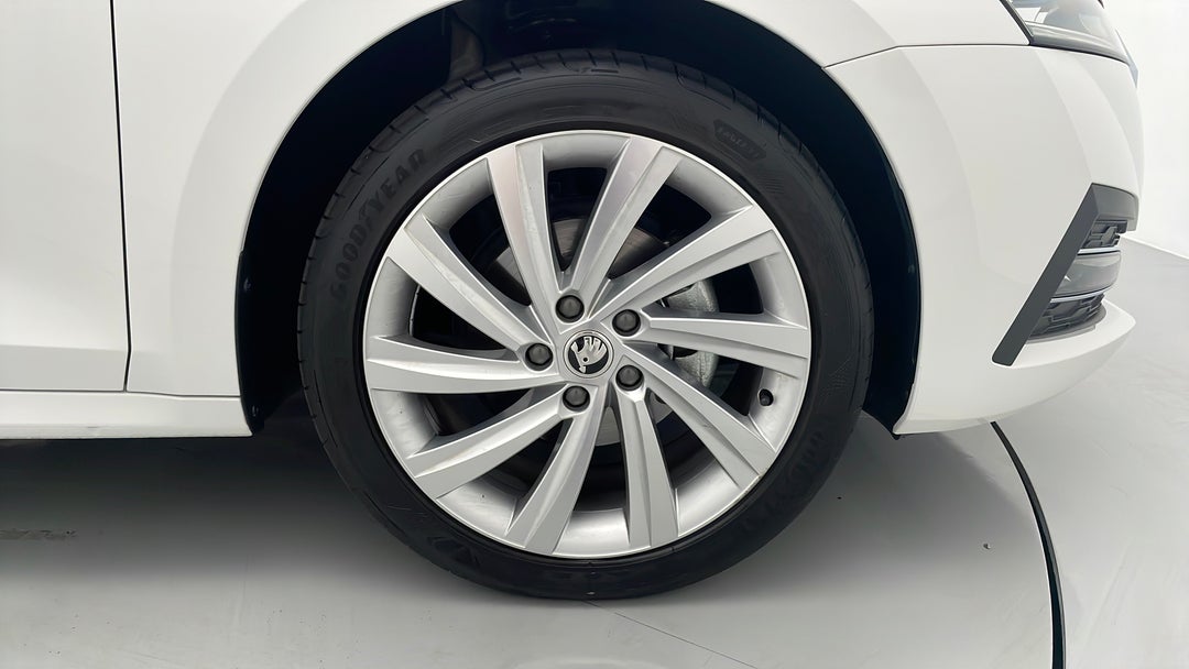 2021 SKODA Octavia 110 Tsi Ambition, Automatic, 14490 km, Right Front Wheel