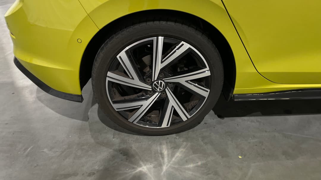 2021 Volkswagen Golf 110tsi R-line, Automatic, 49732 km, Right Rear Wheel