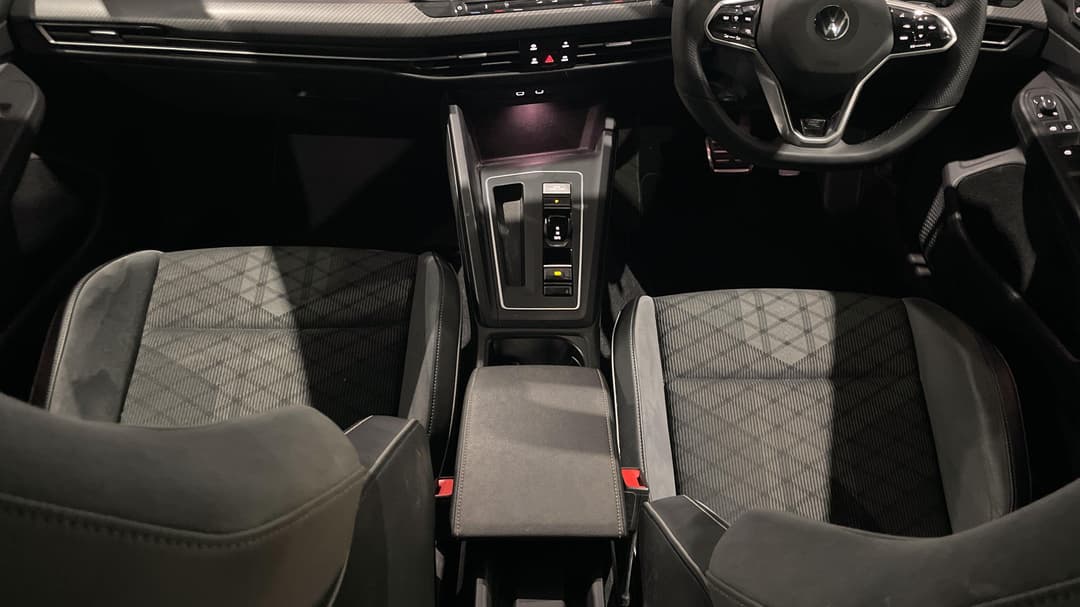 2021 Volkswagen Golf 110tsi R-line, Automatic, 49732 km, Center Console