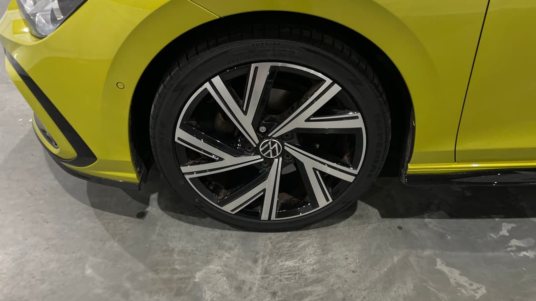 2021 Volkswagen Golf 110tsi R-line, Automatic, 49732 km, Left Front Wheel