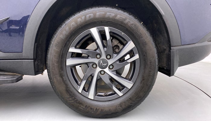 2022 Mahindra XUV700 AX 5 D MT 5 STR, Diesel, Manual, 5,153 km, Left Rear Wheel