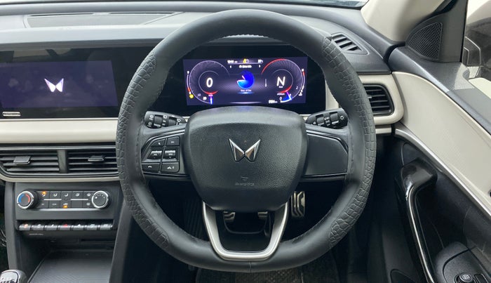 2022 Mahindra XUV700 AX 5 D MT 5 STR, Diesel, Manual, 5,153 km, Steering Wheel Close Up
