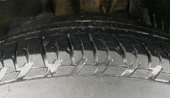 2019 Mahindra XUV500 W9, Diesel, Manual, 91,492 km, Left Front Tyre Tread