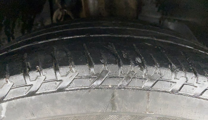 2019 Mahindra XUV500 W9, Diesel, Manual, 91,492 km, Right Front Tyre Tread