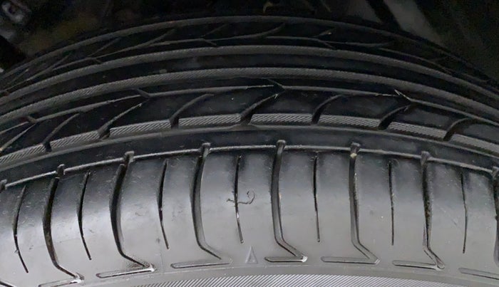 2016 Maruti Vitara Brezza VDI OPT, Diesel, Manual, 66,365 km, Left Front Tyre Tread