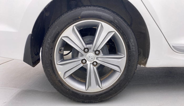 2018 Hyundai Verna 1.6 CRDI SX + AT, Diesel, Automatic, 27,839 km, Right Rear Wheel
