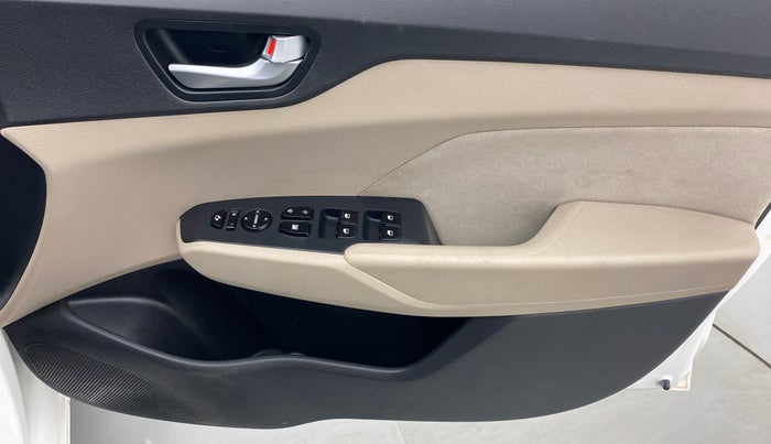 2018 Hyundai Verna 1.6 CRDI SX + AT, Diesel, Automatic, 27,839 km, Driver Side Door Panels Control