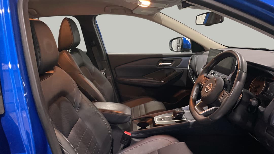 2023 Nissan Qashqai St-l, Automatic, 48080 km, Right Side Front Door Cabin View